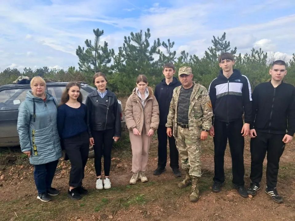 В память о героях в Антрацитовском районе высадили 35 деревьев в рамках акции «Сад памяти» В память о героях в Антрацитовском районе высадили 35 деревьев в рамках акции «Сад памяти»
