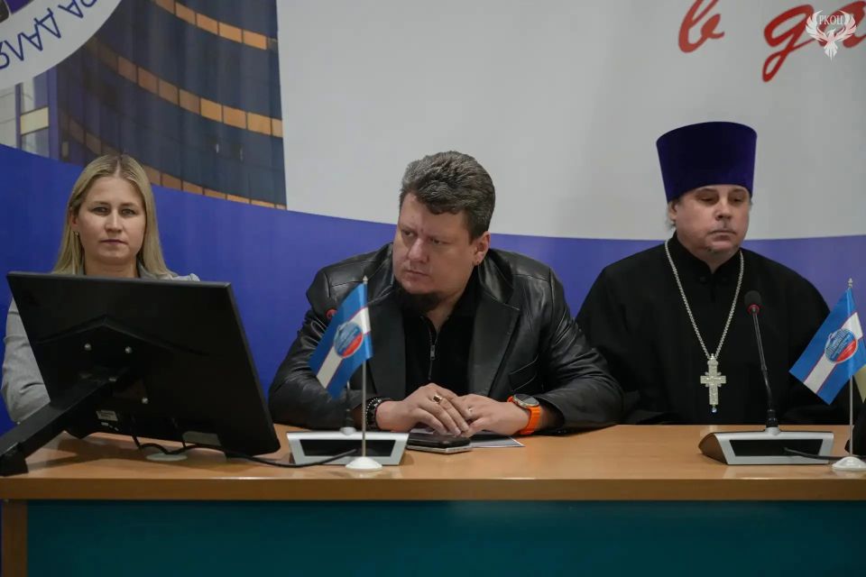 Круглый стол «Единство народов России» в ЛНР Круглый стол «Единство народов России» в ЛНР