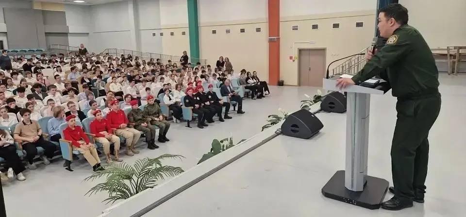 Военные следователи выступили в Ростове-на-Дону перед юнармейцами и школьниками