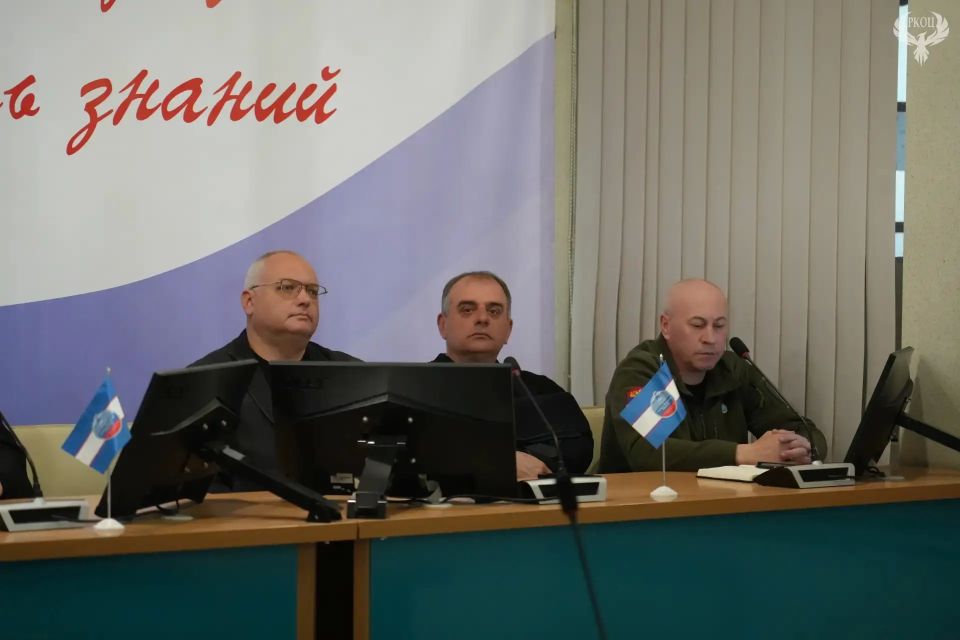 Круглый стол «Единство народов России» в ЛНР Круглый стол «Единство народов России» в ЛНР