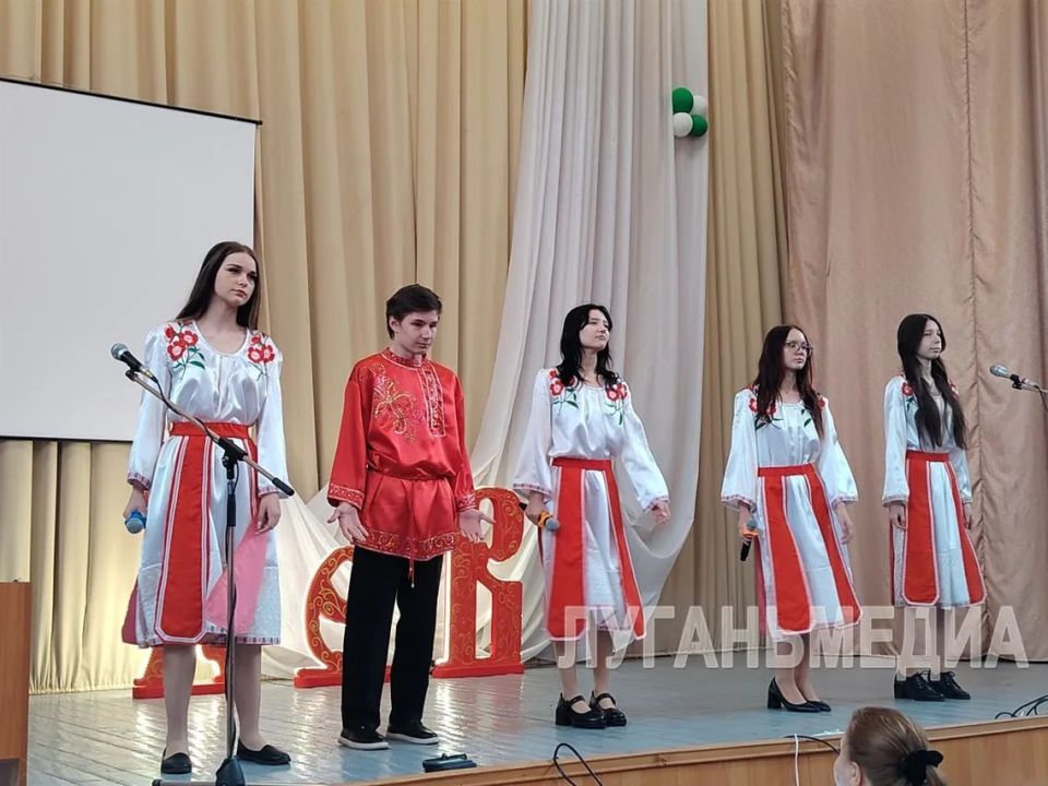 В Стаханове прошел молодежный фестиваль «Пасхальная симфония» В Стаханове прошел молодежный фестиваль «Пасхальная симфония»