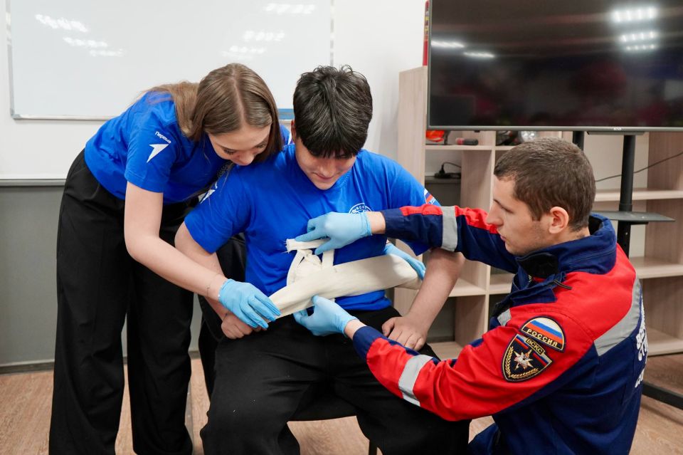Основы первой помощи под руководством инструкторов ЛугРО ВСКС Основы первой помощи под руководством инструкторов ЛугРО ВСКС
