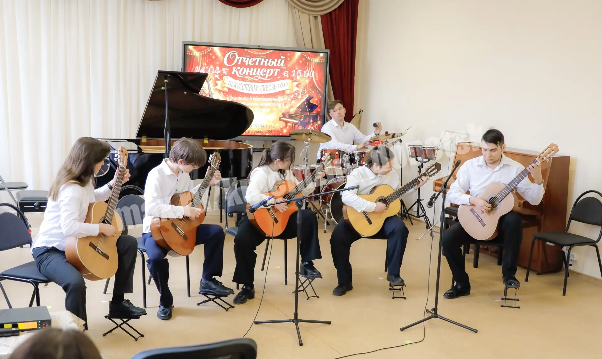 В Детской школе искусств № 4 прошел настоящий праздник музыки и таланта – отчетный концерт юных дарований! На сцену вышли артисты разных возрастов, от самых юных дебютантов, впервые показавших себя, до выпускников, готовых... В Детской школе искусств № 4 прошел настоящий праздник музыки и таланта – отчетный концерт юных дарований! На сцену вышли артисты разных возрастов, от самых юных дебютантов, впервые показавших себя, до выпускников, готовых...