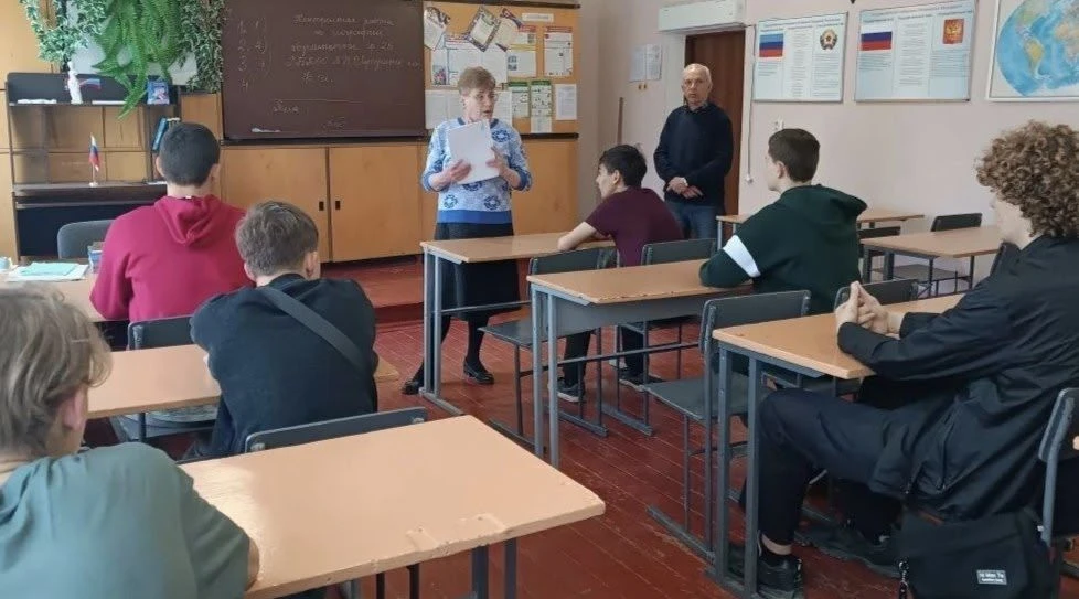 В Лутугинском колледже прошло занятие «Экстремизм: понять, чтобы противостоять» В Лутугинском колледже прошло занятие «Экстремизм: понять, чтобы противостоять»