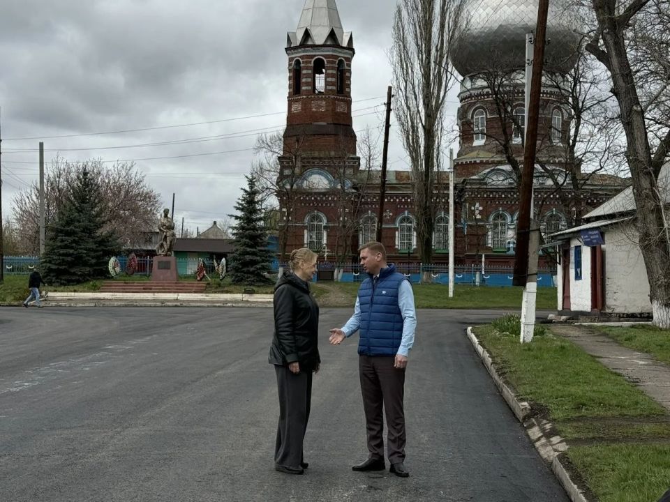 По народной программе Единой России в Кировске ремонтируют дорожное покрытие в п.Голубовское и по ул.Степная По народной программе Единой России в Кировске ремонтируют дорожное покрытие в п.Голубовское и по ул.Степная