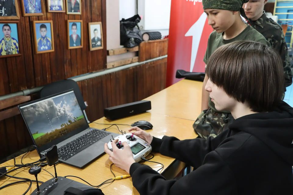 Первый день «Зарницы 2.0» в Стаханове: дроны, шифры и тактическая медицина Первый день «Зарницы 2.0» в Стаханове: дроны, шифры и тактическая медицина