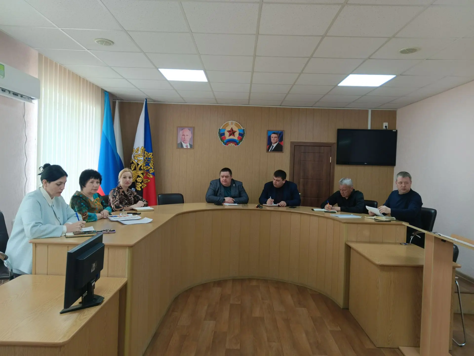 Сегодня Глава городского округа город Ровеньки Андрей Рубанцов провел расширенное аппаратное совещание, на котором были рассмотрены актуальные вопросы, требующие незамедлительного внимания и слаженной работы всех служб и...