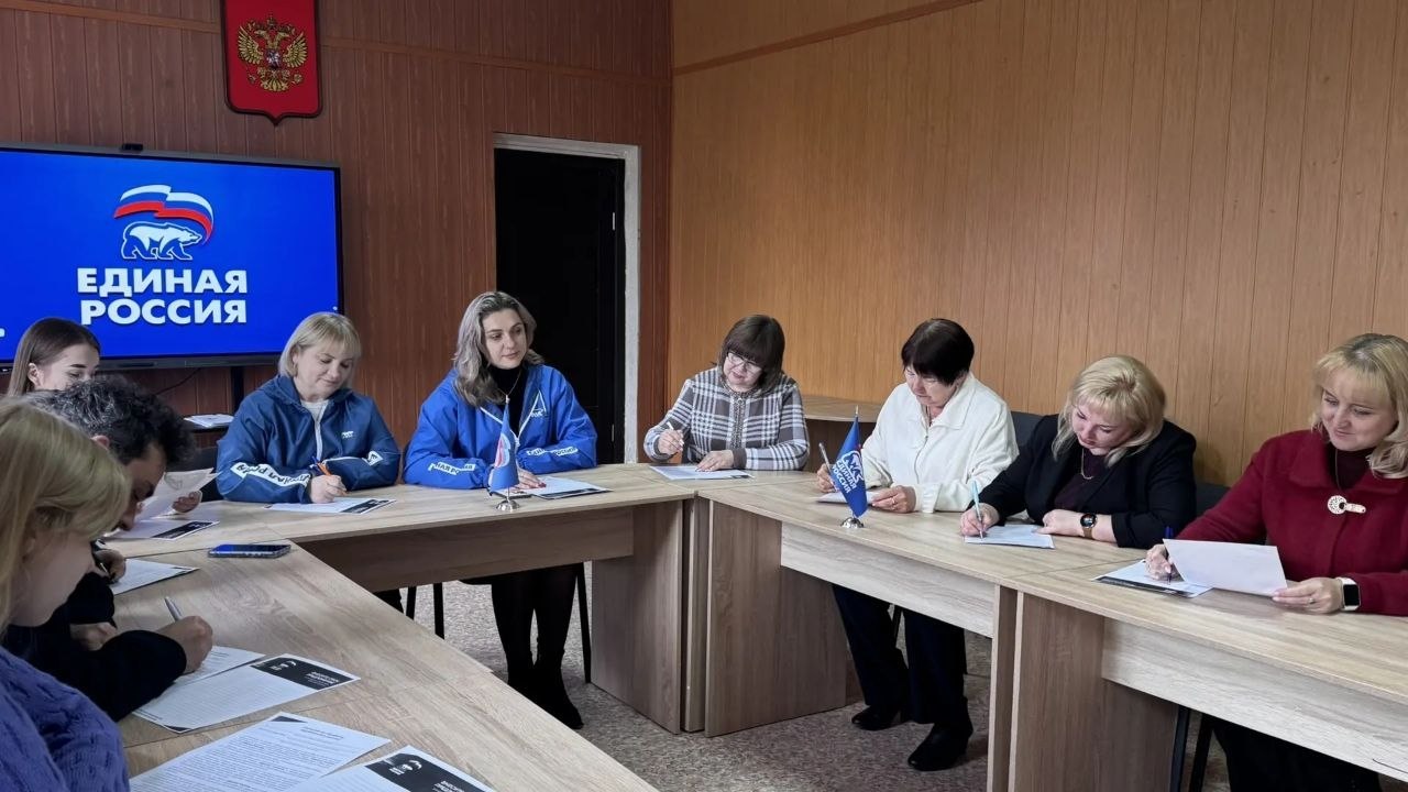 В Стаханове продолжается сбор предложений в Народную программу «Единой России» В Стаханове продолжается сбор предложений в Народную программу «Единой России»