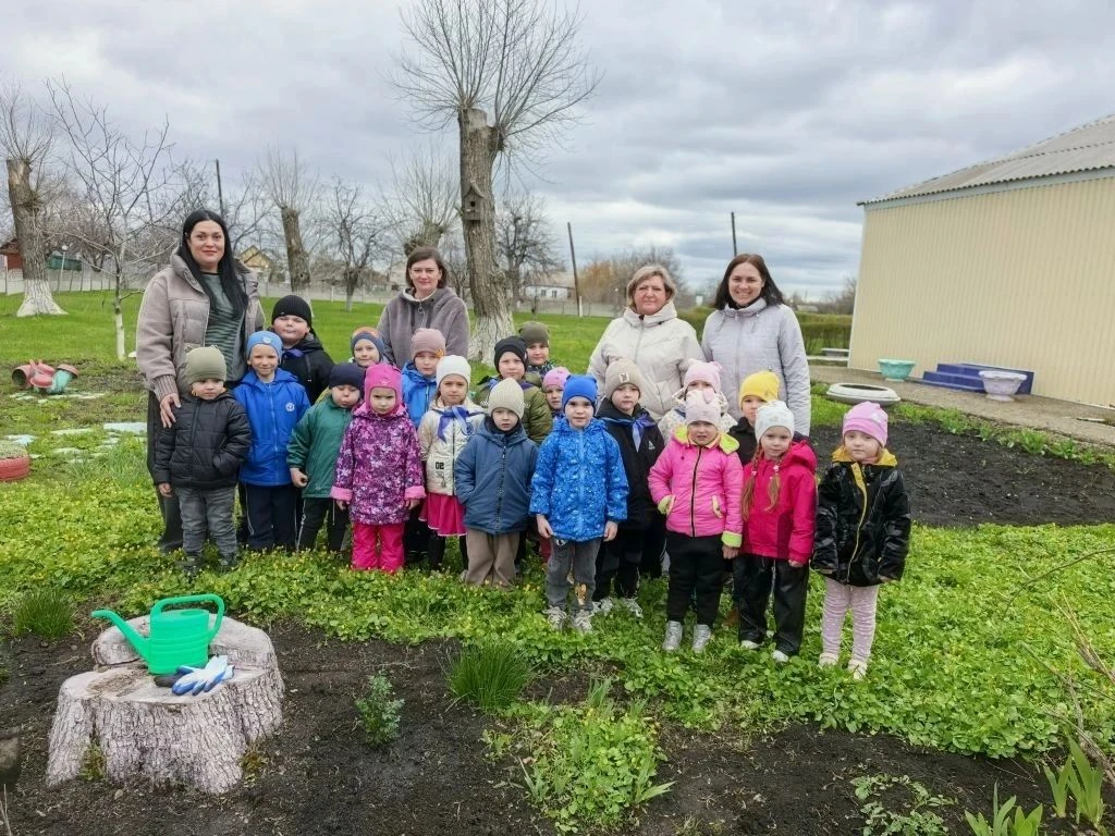 Детский сад "Ромашка" пгт Чернухино подключился к международной акции «Сад памяти», целью которой стала высадка деревьев в память о погибших в годы Великой Отечественной войны Детский сад "Ромашка" пгт Чернухино подключился к международной акции «Сад памяти», целью которой стала высадка деревьев в память о погибших в годы Великой Отечественной войны