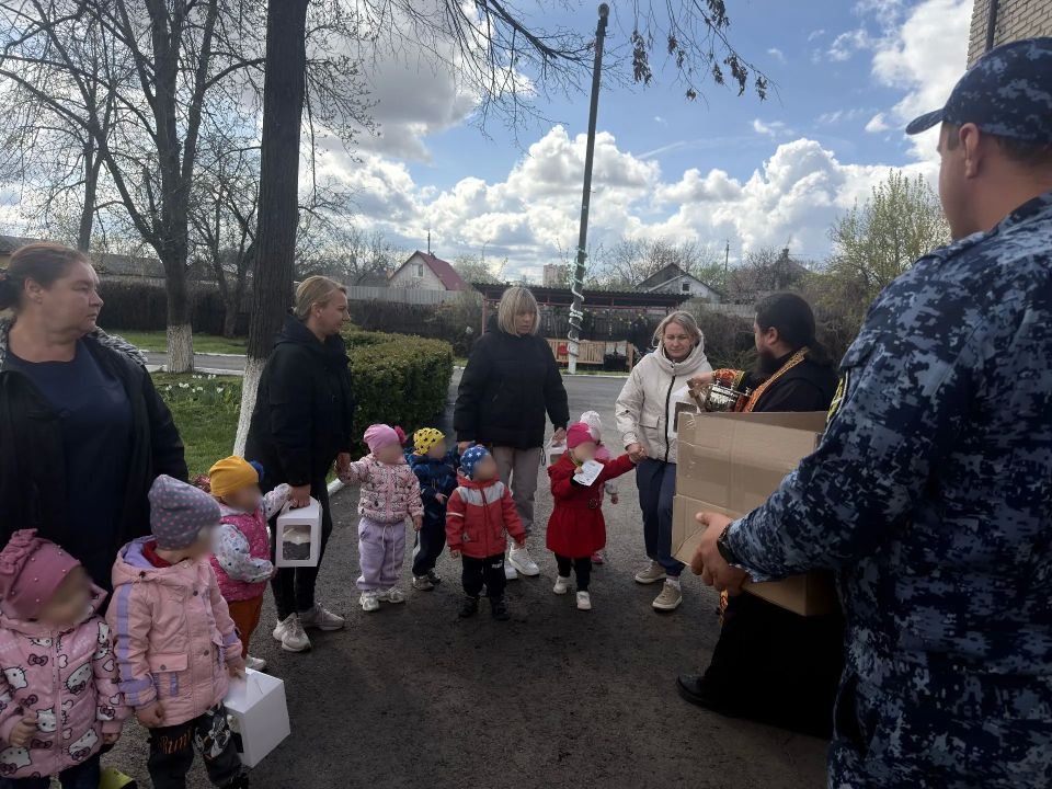 Сотрудники регионального УФСИН посетили Луганский республиканский дом ребенка Сотрудники регионального УФСИН посетили Луганский республиканский дом ребенка