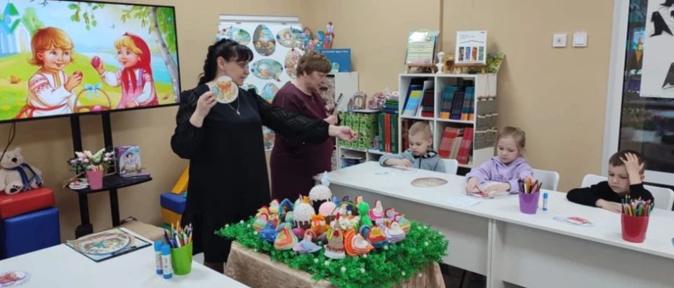 В детском центре Перевальского районного исторического музея прошло мероприятие под названием "Что такое Пасха?" для воспитанников детского сада "Юбилейный" В детском центре Перевальского районного исторического музея прошло мероприятие под названием "Что такое Пасха?" для воспитанников детского сада "Юбилейный"