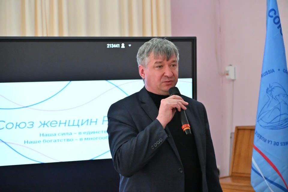 Председатель регионального отделения "Союза женщин России" Валентина Григорьевна Кияшко вручила Почётные грамоты самым активным и инициативным женщинам нашего города Председатель регионального отделения "Союза женщин России" Валентина Григорьевна Кияшко вручила Почётные грамоты самым активным и инициативным женщинам нашего города