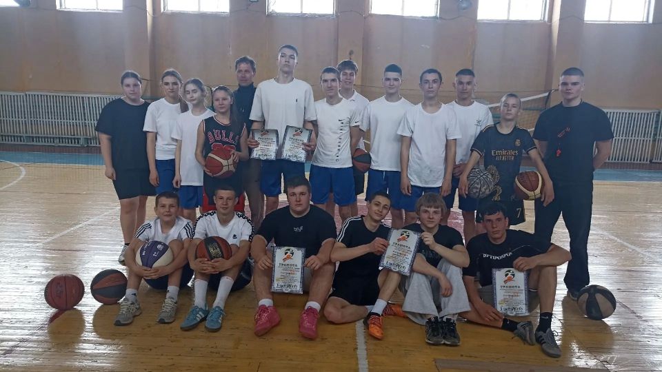 На базе спортзала «Кристалл» Петровского комплекса спортивных сооружений прошли соревнования по баскетболу, в зачёт Спартакиады 2025-2026 гг. среди учебных заведений города Петровское.Итоги турнирной таблицы: На базе спортзала «Кристалл» Петровского комплекса спортивных сооружений прошли соревнования по баскетболу, в зачёт Спартакиады 2025-2026 гг. среди учебных заведений города Петровское.Итоги турнирной таблицы: