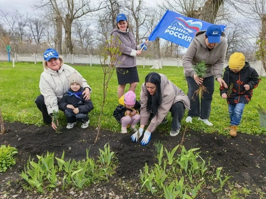 Детский сад "Ромашка" пгт Чернухино подключился к международной акции «Сад памяти», целью которой стала высадка деревьев в память о погибших в годы Великой Отечественной войны