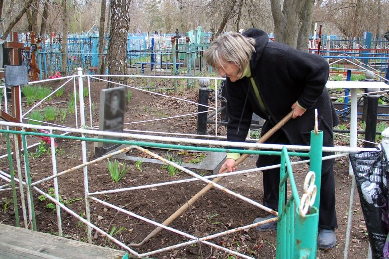 ОБЗОР ПРЕССЫ «ВОСТОЧНЫЙ ЭКСПРЕСС»: К местам захоронений проявляйте уважение! ОБЗОР ПРЕССЫ «ВОСТОЧНЫЙ ЭКСПРЕСС»: К местам захоронений проявляйте уважение!