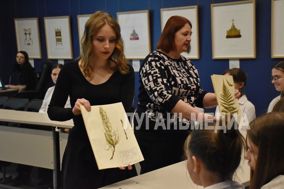 В Луганском краеведческом музее прошло тематическое мероприятие «Листая каменную книгу», посвященное геологии Луганщины и истории освоения ее богатых недр В Луганском краеведческом музее прошло тематическое мероприятие «Листая каменную книгу», посвященное геологии Луганщины и истории освоения ее богатых недр