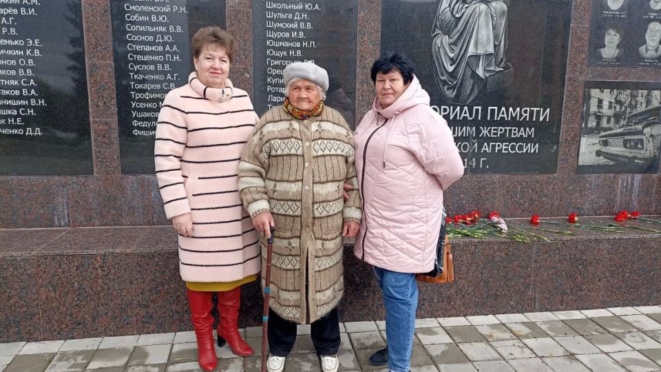 В Стаханове для ветерана Великой Отечественной войны провели памятную автопрогулку по мемориальным местам города В Стаханове для ветерана Великой Отечественной войны провели памятную автопрогулку по мемориальным местам города