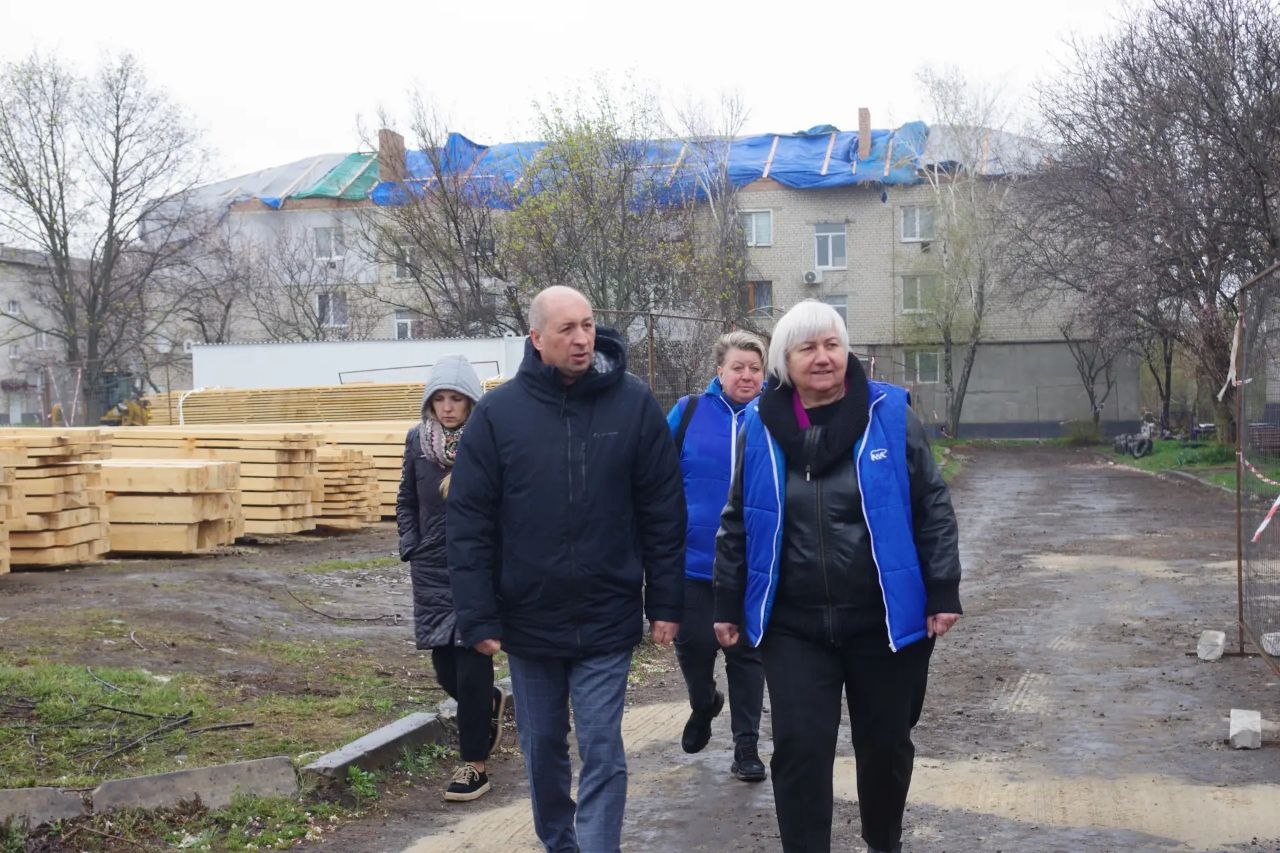 Сергей Крамаренко: Ознакомились с ходом ремонтно-восстановительных работ многоквартирных домов в поселке Родаково Сергей Крамаренко: Ознакомились с ходом ремонтно-восстановительных работ многоквартирных домов в поселке Родаково