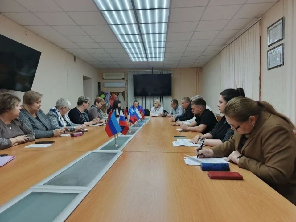 Роман Лысенко: 14 апреля состоялось очередное заседание Совета городского округа город Алчевск, на котором депутаты рассмотрели и приняли ряд важных решений, направленных на дальнейшее развитие и совершенствование местного... Роман Лысенко: 14 апреля состоялось очередное заседание Совета городского округа город Алчевск, на котором депутаты рассмотрели и приняли ряд важных решений, направленных на дальнейшее развитие и совершенствование местного...