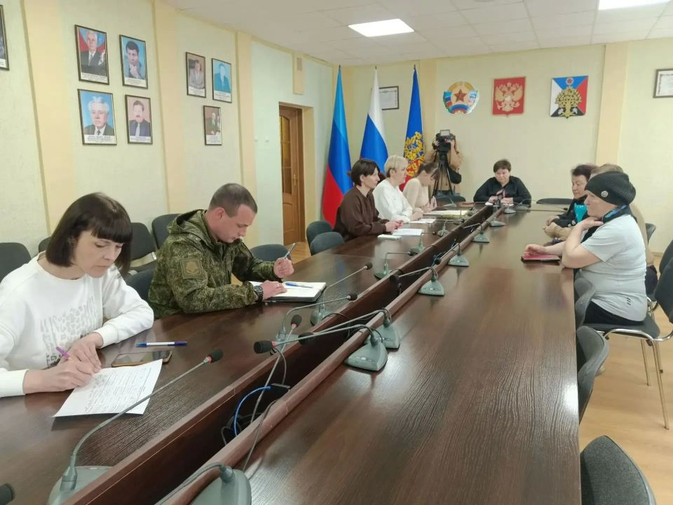 Андрей Рубанцов: Поддержка и оказание помощи семьям погибших героев, принимавших участие в специальной военной операции, – одно из ключевых направлений работы Администрации городского округа город Ровеньки Андрей Рубанцов: Поддержка и оказание помощи семьям погибших героев, принимавших участие в специальной военной операции, – одно из ключевых направлений работы Администрации городского округа город Ровеньки