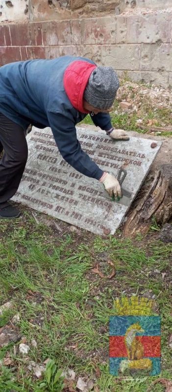 В Лисичанске продолжаются мероприятия по уборке и облагораживанию памятных мест к предстоящему празднику великой Победы в Великой Отечественной Войне В Лисичанске продолжаются мероприятия по уборке и облагораживанию памятных мест к предстоящему празднику великой Победы в Великой Отечественной Войне