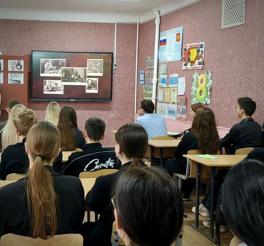 В Лутугинской средней школе №2 проведён час памяти «Без срока давности» В Лутугинской средней школе №2 проведён час памяти «Без срока давности»