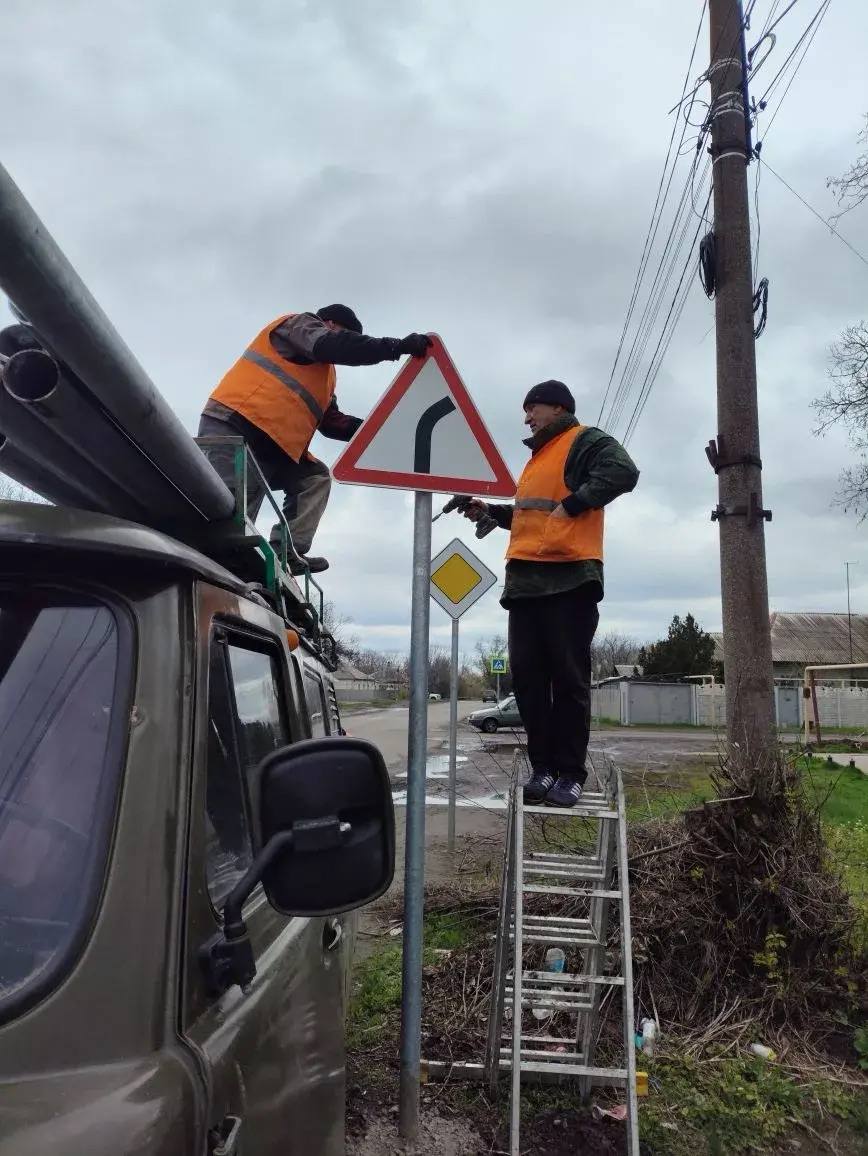 Сергей Козенко: Внимание на дорогу: в Суходольске установлены новые дорожные знаки! Сергей Козенко: Внимание на дорогу: в Суходольске установлены новые дорожные знаки!