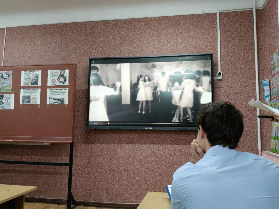 В Лутугинской средней школе №2 проведён час памяти «Без срока давности» В Лутугинской средней школе №2 проведён час памяти «Без срока давности»