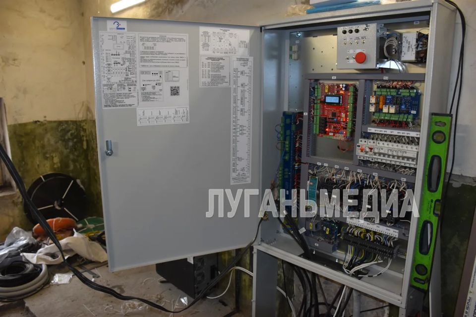 В Свердловске продолжаются работы по замене лифтового оборудования В Свердловске продолжаются работы по замене лифтового оборудования