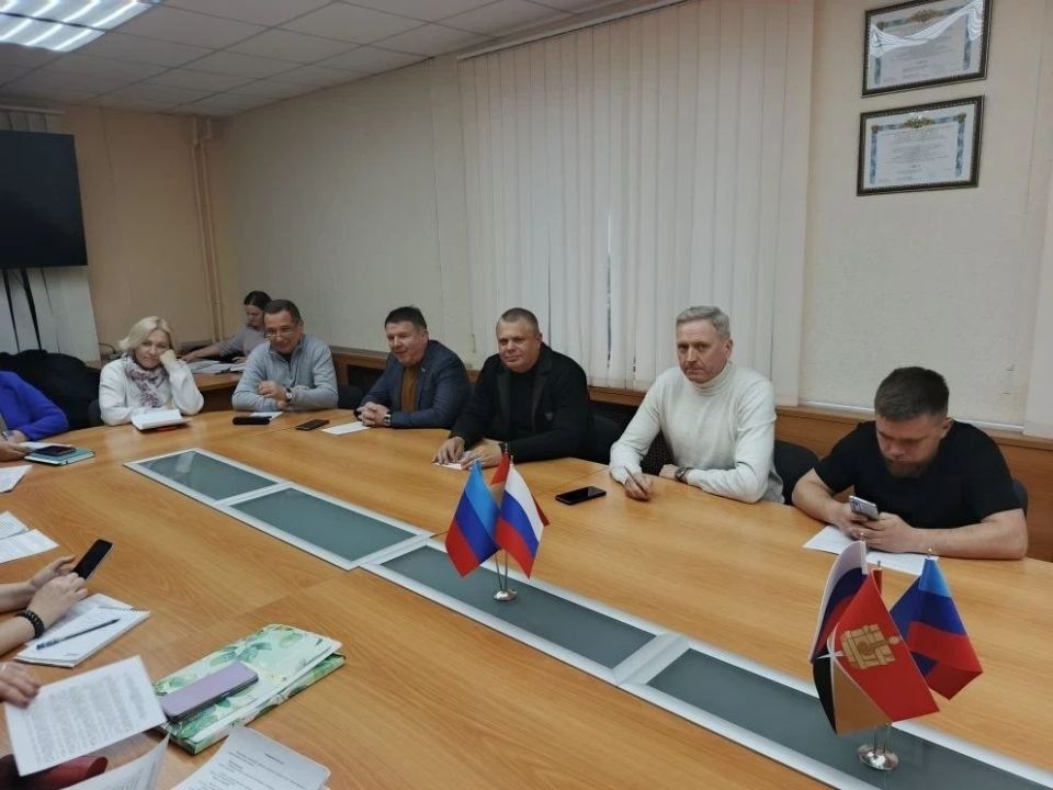 Роман Лысенко: 14 апреля состоялось очередное заседание Совета городского округа город Алчевск, на котором депутаты рассмотрели и приняли ряд важных решений, направленных на дальнейшее развитие и совершенствование местного... Роман Лысенко: 14 апреля состоялось очередное заседание Совета городского округа город Алчевск, на котором депутаты рассмотрели и приняли ряд важных решений, направленных на дальнейшее развитие и совершенствование местного...