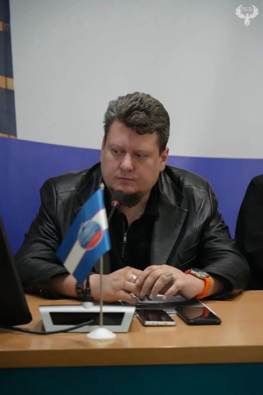 Круглый стол «Единство народов России» в ЛНР Круглый стол «Единство народов России» в ЛНР