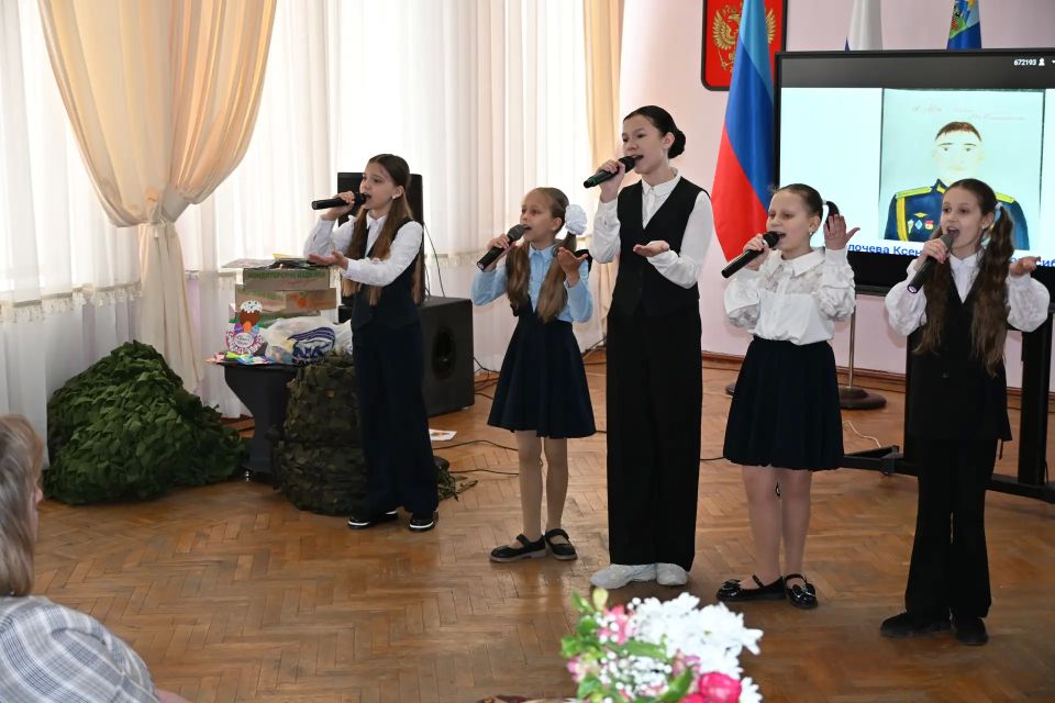 Председатель регионального отделения "Союза женщин России" Валентина Григорьевна Кияшко вручила Почётные грамоты самым активным и инициативным женщинам нашего города Председатель регионального отделения "Союза женщин России" Валентина Григорьевна Кияшко вручила Почётные грамоты самым активным и инициативным женщинам нашего города