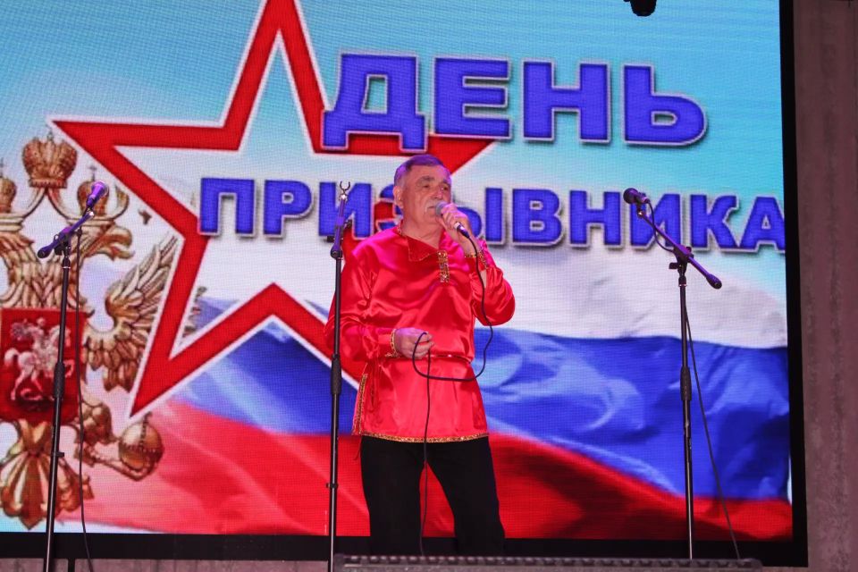 Служба Родине – дело чести: в Белокуракинском Доме культуры прошел праздничный концерт ко Дню призывника Служба Родине – дело чести: в Белокуракинском Доме культуры прошел праздничный концерт ко Дню призывника
