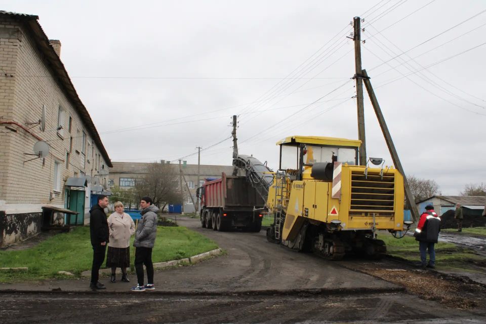 Дороги Белокуракино становятся лучше: глава округа проинспектировала ход работ на переулке Пионерском Дороги Белокуракино становятся лучше: глава округа проинспектировала ход работ на переулке Пионерском