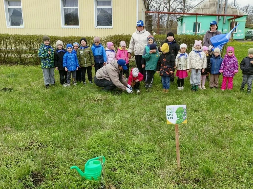 Детский сад "Ромашка" пгт Чернухино подключился к международной акции «Сад памяти», целью которой стала высадка деревьев в память о погибших в годы Великой Отечественной войны Детский сад "Ромашка" пгт Чернухино подключился к международной акции «Сад памяти», целью которой стала высадка деревьев в память о погибших в годы Великой Отечественной войны