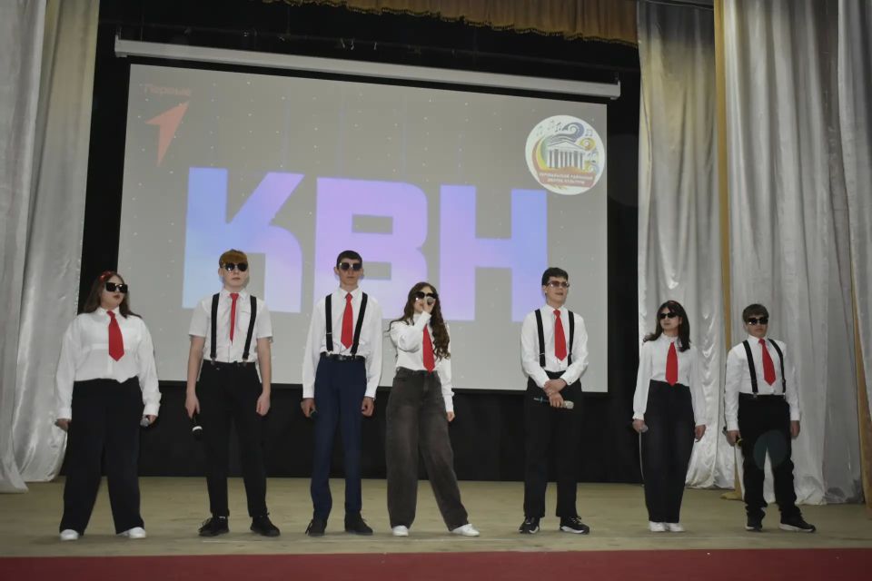 В Перевальске прошел финал Школьной лиги КВН В Перевальске прошел финал Школьной лиги КВН
