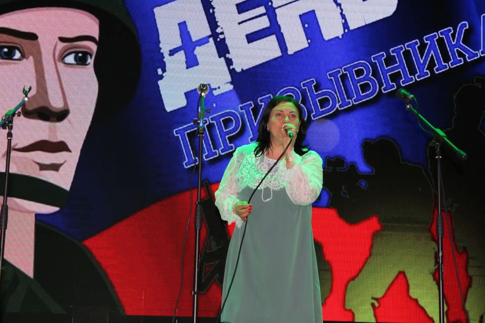 Служба Родине – дело чести: в Белокуракинском Доме культуры прошел праздничный концерт ко Дню призывника Служба Родине – дело чести: в Белокуракинском Доме культуры прошел праздничный концерт ко Дню призывника