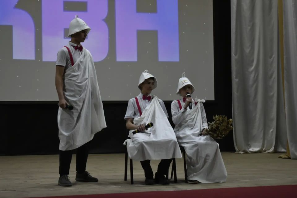 В Перевальске прошел финал Школьной лиги КВН В Перевальске прошел финал Школьной лиги КВН