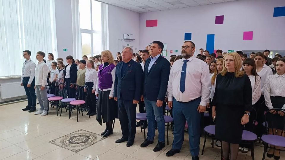 В селе Половинкино открыли Парту Героя дважды Герою СССР Виталию Попкову В селе Половинкино открыли Парту Героя дважды Герою СССР Виталию Попкову
