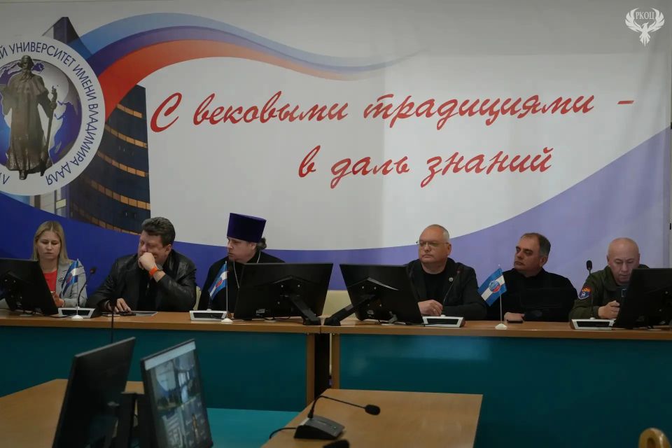 Круглый стол «Единство народов России» в ЛНР Круглый стол «Единство народов России» в ЛНР
