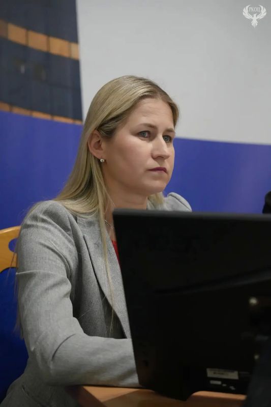 Круглый стол «Единство народов России» в ЛНР Круглый стол «Единство народов России» в ЛНР