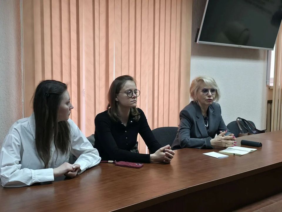 В Министерстве здравоохранения ЛНР состоялась встреча с представителями ФГБУ «НМИЦ эндокринологии имени академика И.И. Дедова» Минздрава Российской Федерации В Министерстве здравоохранения ЛНР состоялась встреча с представителями ФГБУ «НМИЦ эндокринологии имени академика И.И. Дедова» Минздрава Российской Федерации