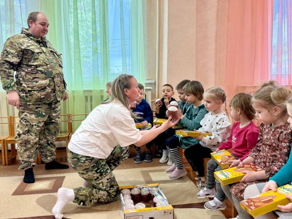 Инна Швенк: Луганскую Народную Республику посетили дорогие гости: Депутаты Думы города Ессентуки от фракции «Единая Россия» Александр Смолин и Надежда Пильтенко, а также командир молодежной сотни Железноводского городского... Инна Швенк: Луганскую Народную Республику посетили дорогие гости: Депутаты Думы города Ессентуки от фракции «Единая Россия» Александр Смолин и Надежда Пильтенко, а также командир молодежной сотни Железноводского городского...