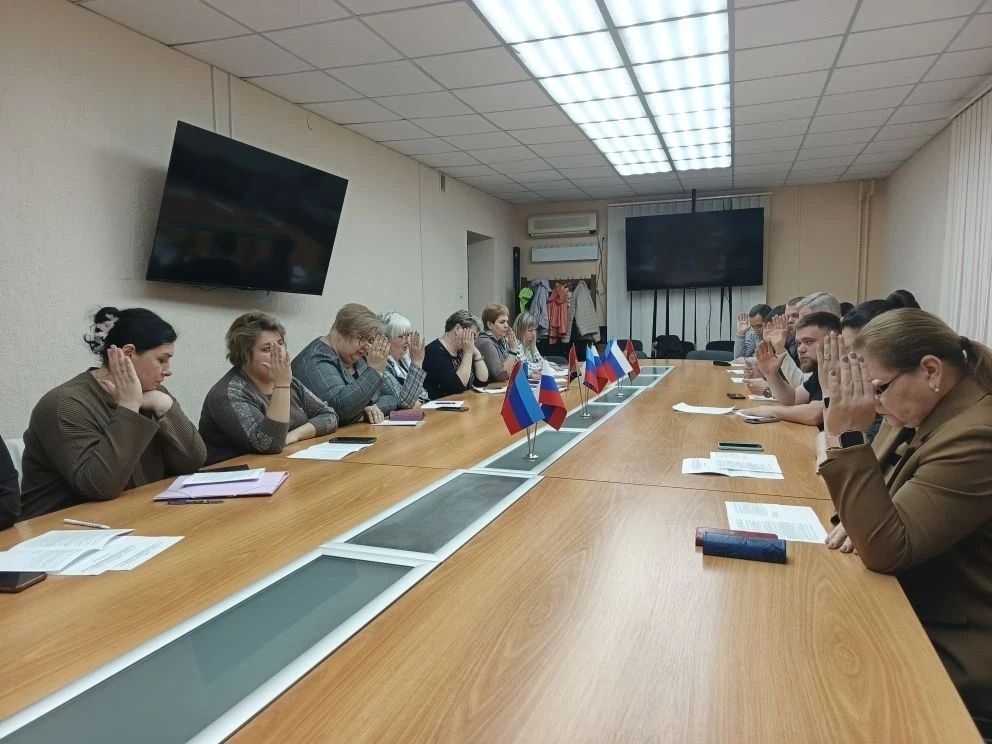 Роман Лысенко: 14 апреля состоялось очередное заседание Совета городского округа город Алчевск, на котором депутаты рассмотрели и приняли ряд важных решений, направленных на дальнейшее развитие и совершенствование местного... Роман Лысенко: 14 апреля состоялось очередное заседание Совета городского округа город Алчевск, на котором депутаты рассмотрели и приняли ряд важных решений, направленных на дальнейшее развитие и совершенствование местного...