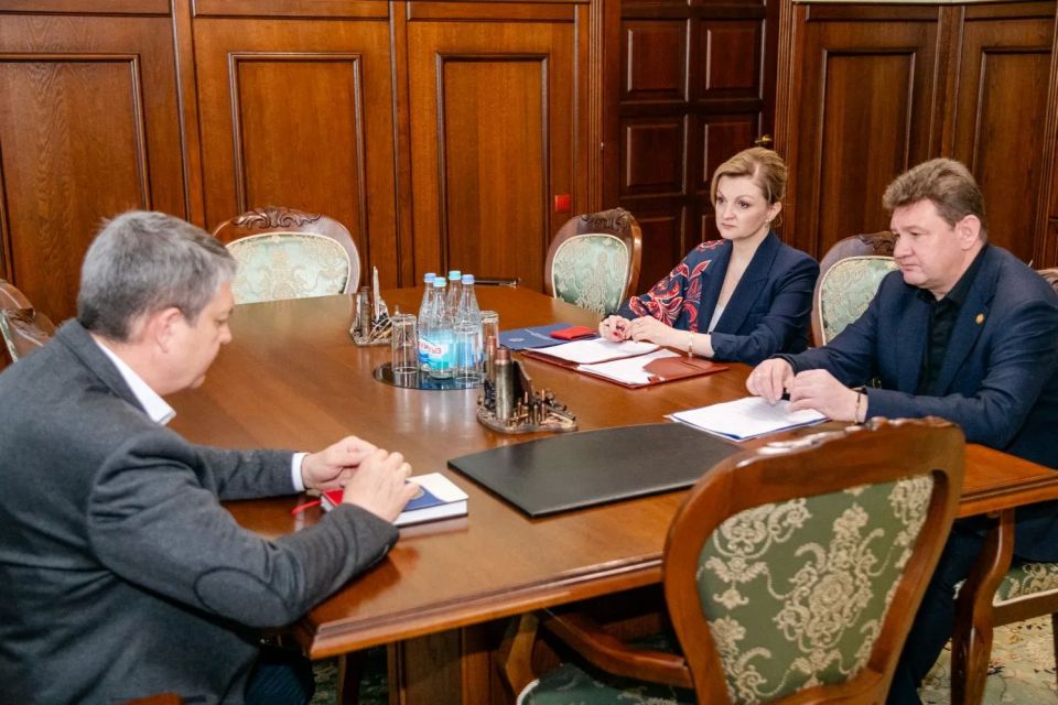 Леонид Пасечник: «Луганщина практически на 100% провела перезарядку оборудования для лечения онкозаболеваний, а также получила лицензию Ростехнадзора в области ядерной медицины» Леонид Пасечник: «Луганщина практически на 100% провела перезарядку оборудования для лечения онкозаболеваний, а также получила лицензию Ростехнадзора в области ядерной медицины»