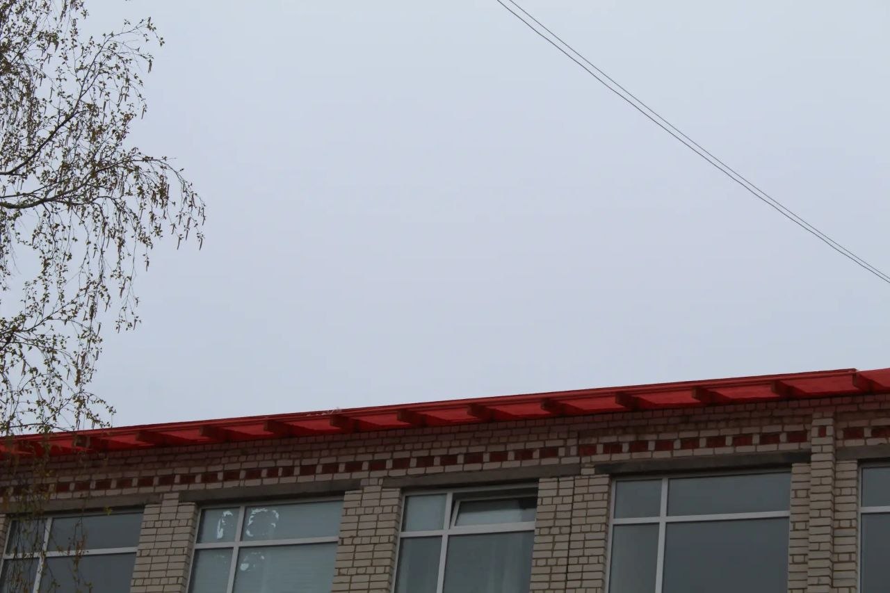 Сегодня партийный десант Всероссийской политической партии «Единая Россия» посетил ГОУ ЛНР «Белолуцкая гимназия», где по народной программе продолжаются работы по ремонту кровли Сегодня партийный десант Всероссийской политической партии «Единая Россия» посетил ГОУ ЛНР «Белолуцкая гимназия», где по народной программе продолжаются работы по ремонту кровли