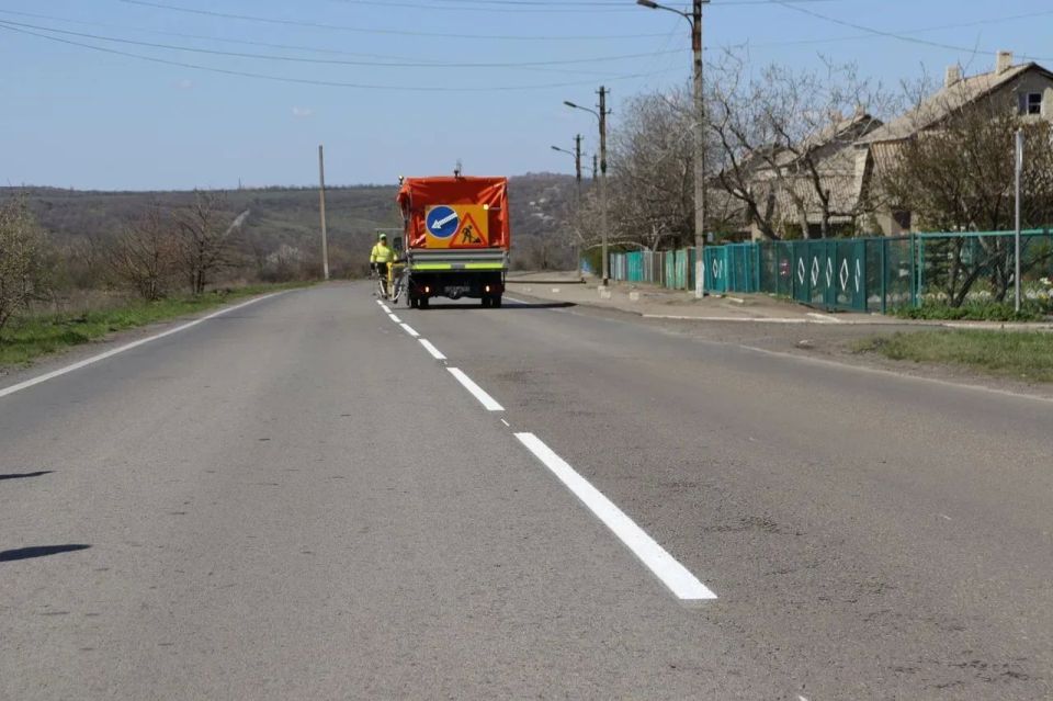 Народная программа в действии: в Антраците обновляют дорожную разметку Народная программа в действии: в Антраците обновляют дорожную разметку