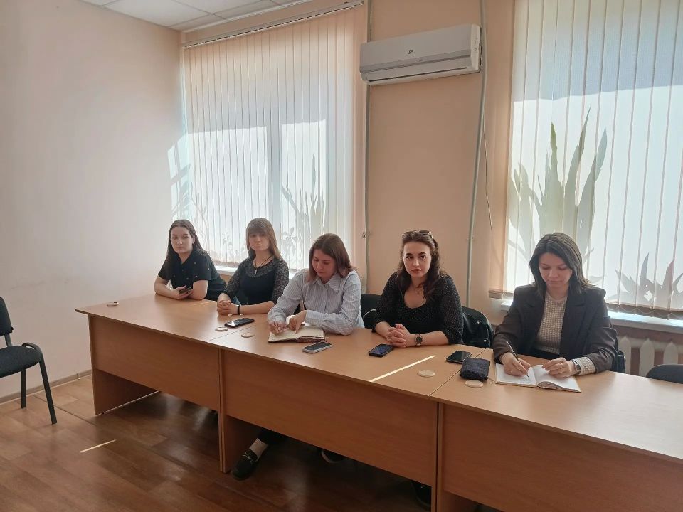 В Администрации городского округа город Ровеньки состоялось совещание, посвящённое подготовке к участию в интеллектуальной игре «Героический вклад ровенчан в емкое понятие Луганский характер» В Администрации городского округа город Ровеньки состоялось совещание, посвящённое подготовке к участию в интеллектуальной игре «Героический вклад ровенчан в емкое понятие Луганский характер»