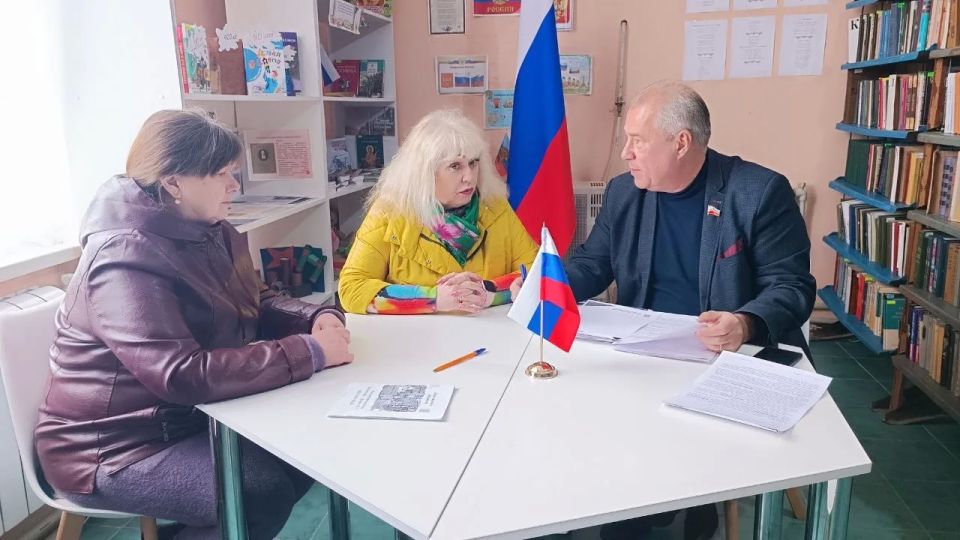 В прифронтовом Кременском районе провели ряд встреч с жителями сёл Булгаковка, Боровеньки, Епифановка и Новая Астрахань В прифронтовом Кременском районе провели ряд встреч с жителями сёл Булгаковка, Боровеньки, Епифановка и Новая Астрахань
