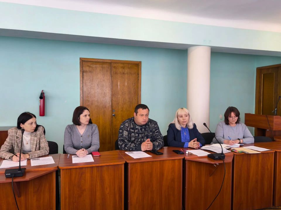 В Кировске обсудили вопросы защиты детства и профилактики семейного неблагополучия В Кировске обсудили вопросы защиты детства и профилактики семейного неблагополучия